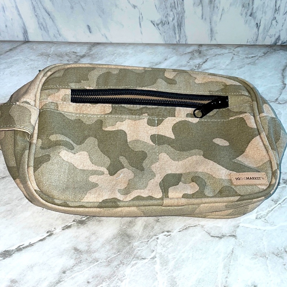 New To the Market Camouflage Pouch